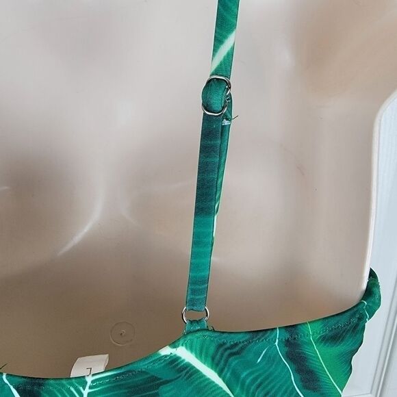 Palm leaf ladder cutout side swimsuit large - Picture 7 of 10